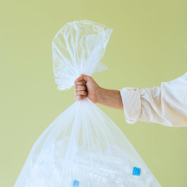 Muovin kierrätys on vielä melko uutta meille. Joko tiedät, miten muovinen pakkausjäte kiertää?