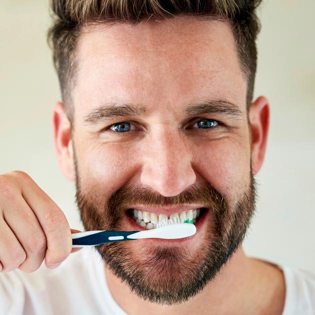 Hyvä hammashoito pitää suun ja hampaat kunnossa. Valitse kotihoidon avuksi sopivat tuotteet.